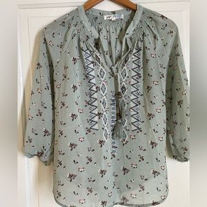 Women’s Boho embroidered top Size S